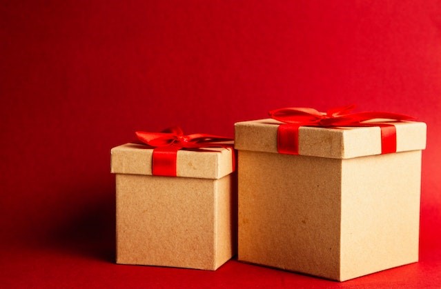 Jak zrobić pudełko na prezenty? 9 pomysłów 🎁
